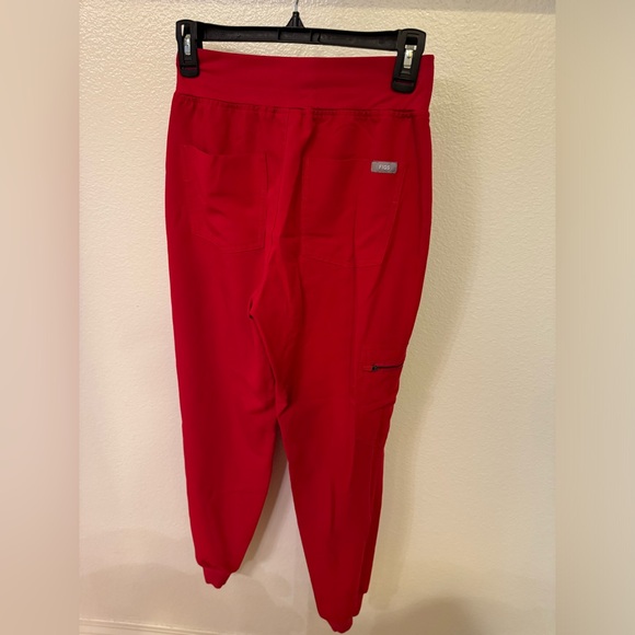 Figs limited edition winning red high waisted Zamora jogger - Picture 2 of 3